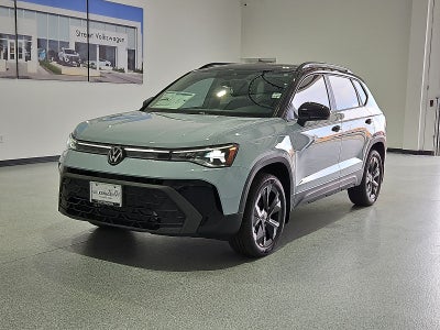2027 Volkswagen Taos SE Black