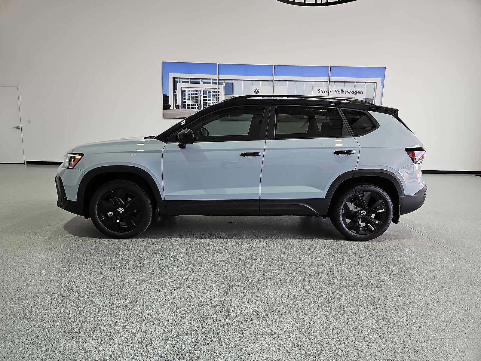 2027 Volkswagen Taos SE Black