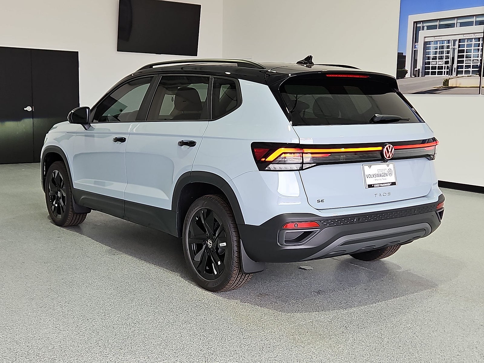 2027 Volkswagen Taos SE Black