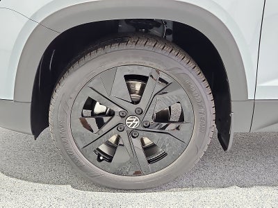 2027 Volkswagen Taos SE Black