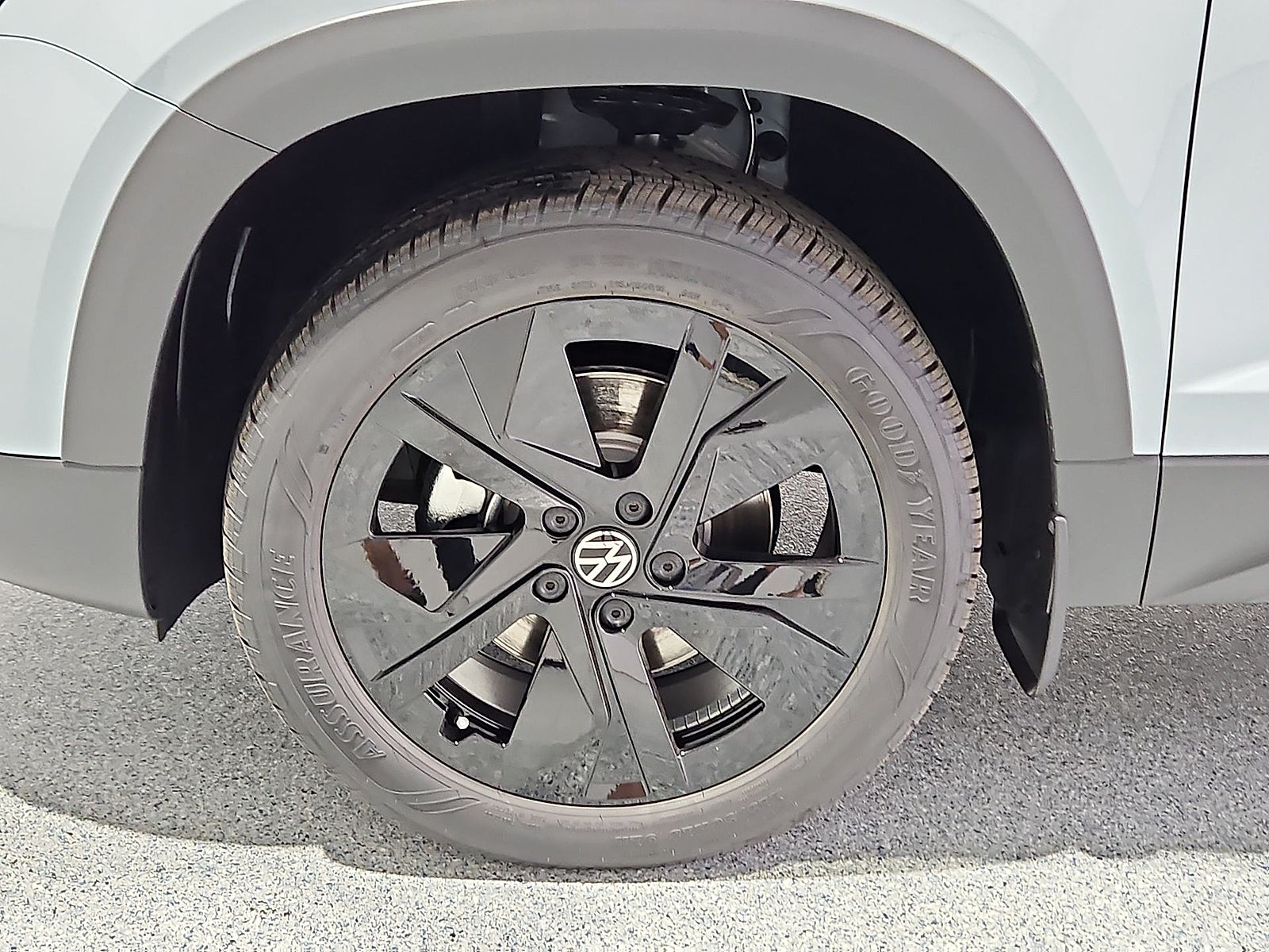2027 Volkswagen Taos SE Black
