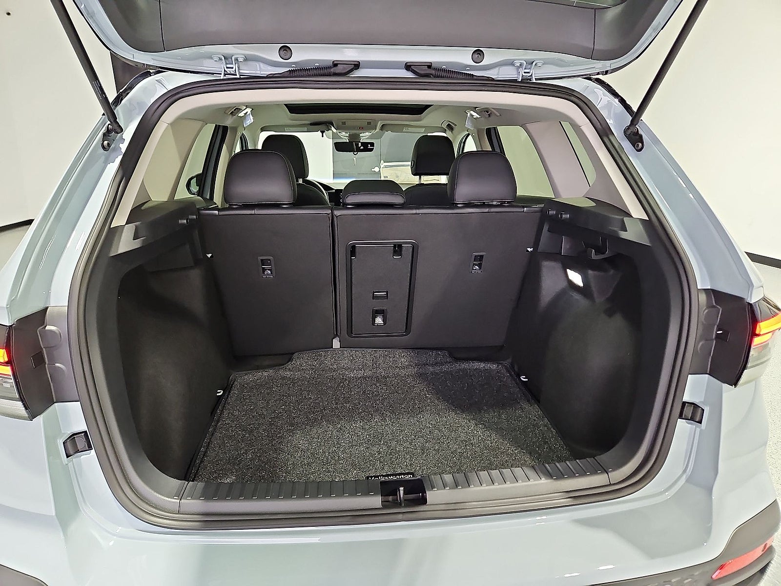 2027 Volkswagen Taos SE Black