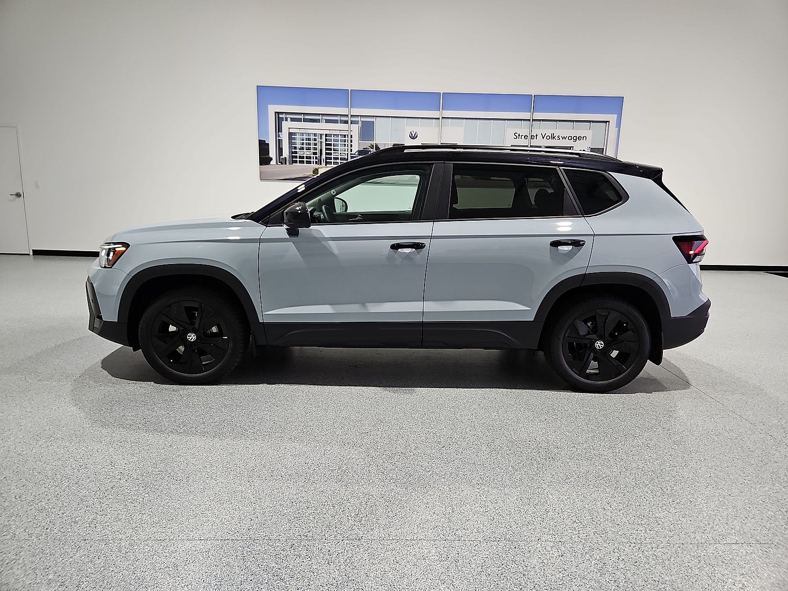2027 Volkswagen Taos SE Black
