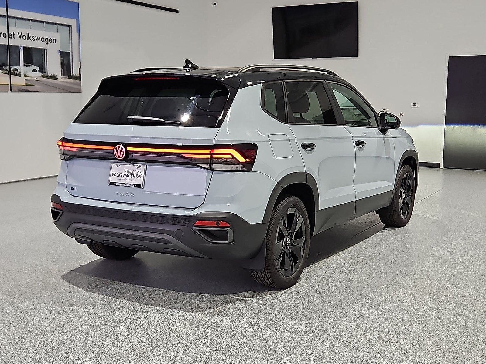 2027 Volkswagen Taos SE Black