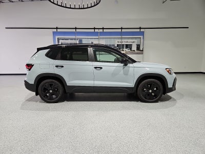 2027 Volkswagen Taos SE Black