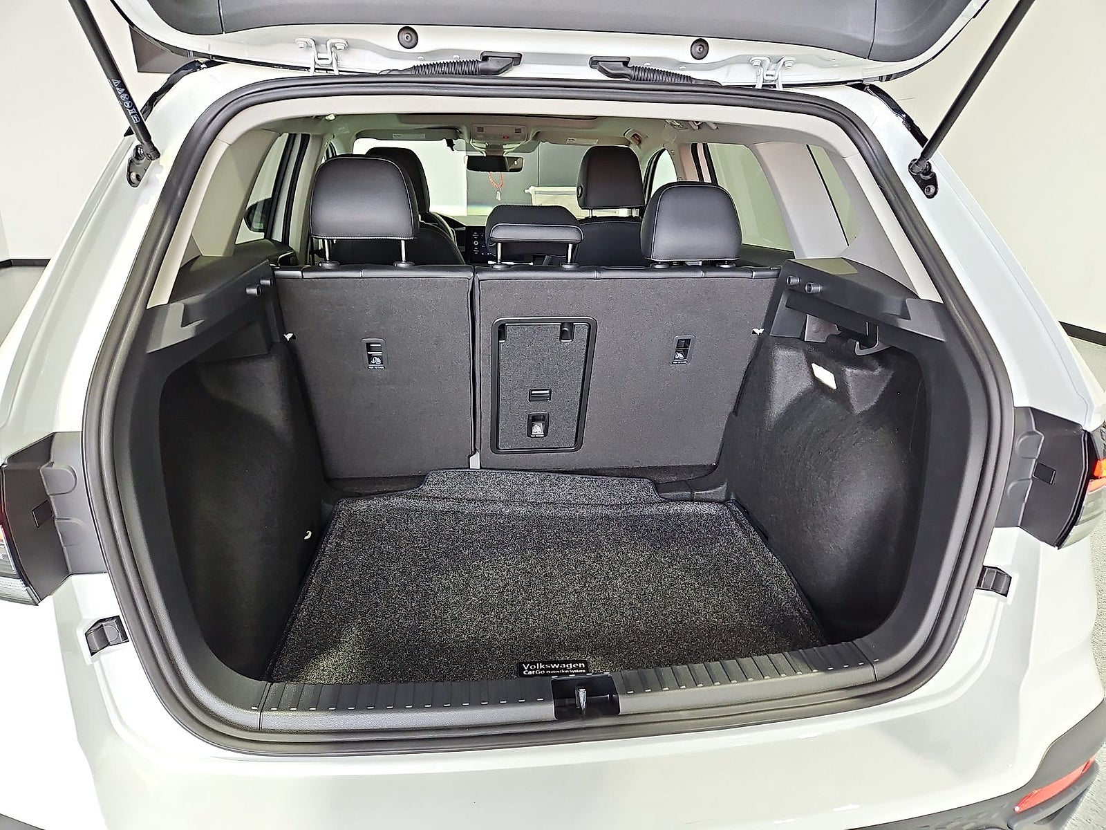 2027 Volkswagen Taos SE Black