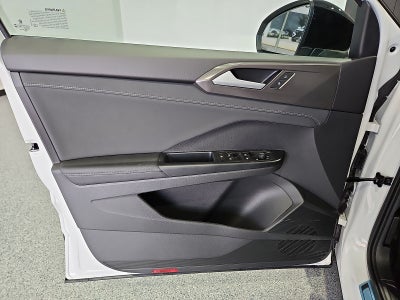 2027 Volkswagen Taos SE Black
