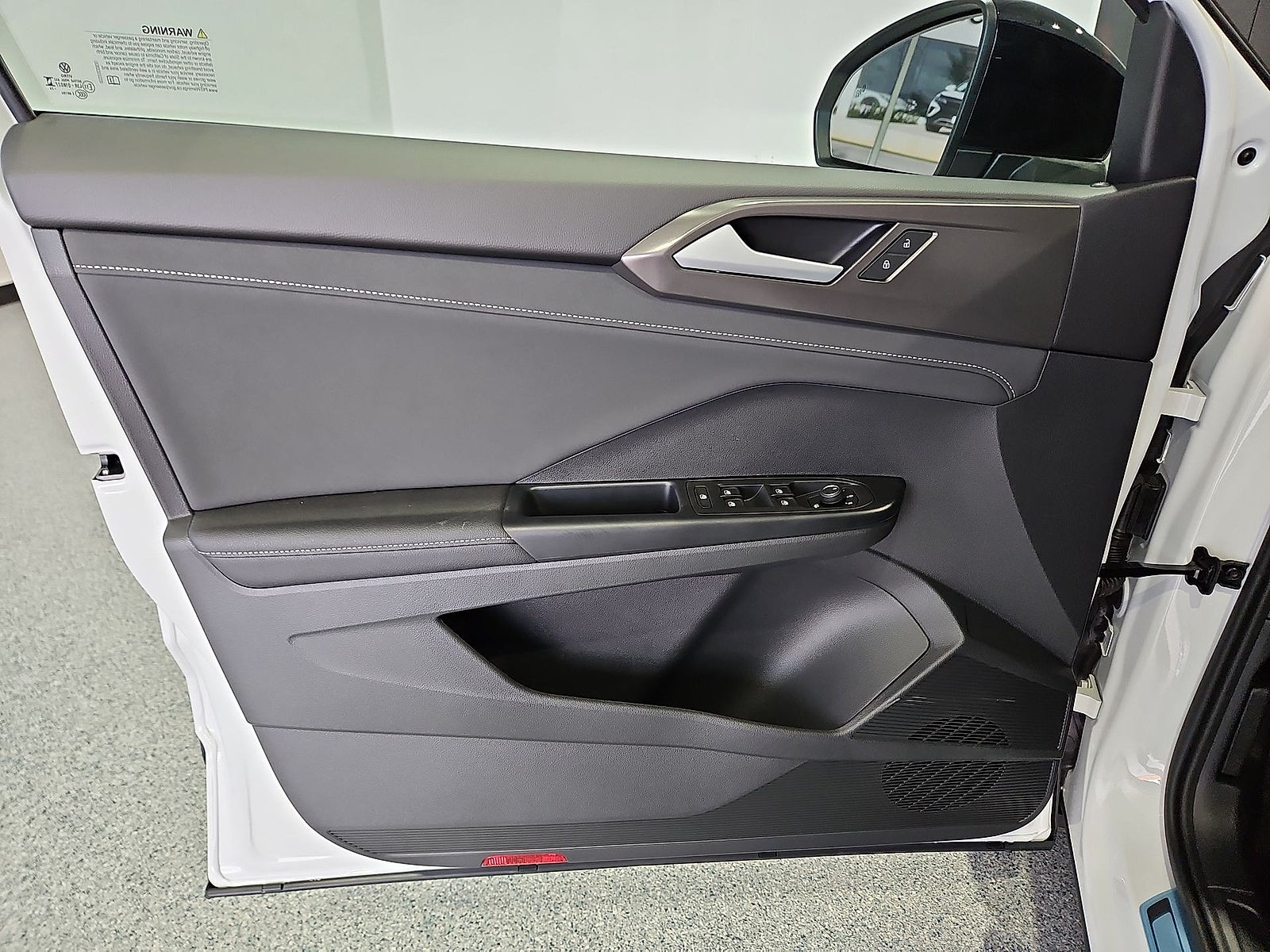 2027 Volkswagen Taos SE Black