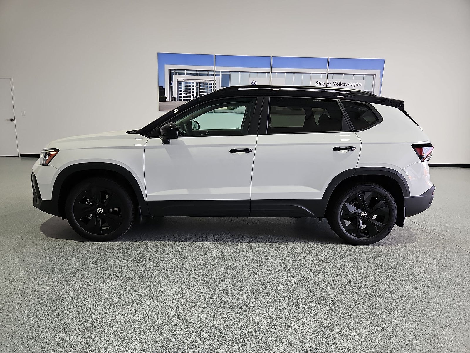 2027 Volkswagen Taos SE Black