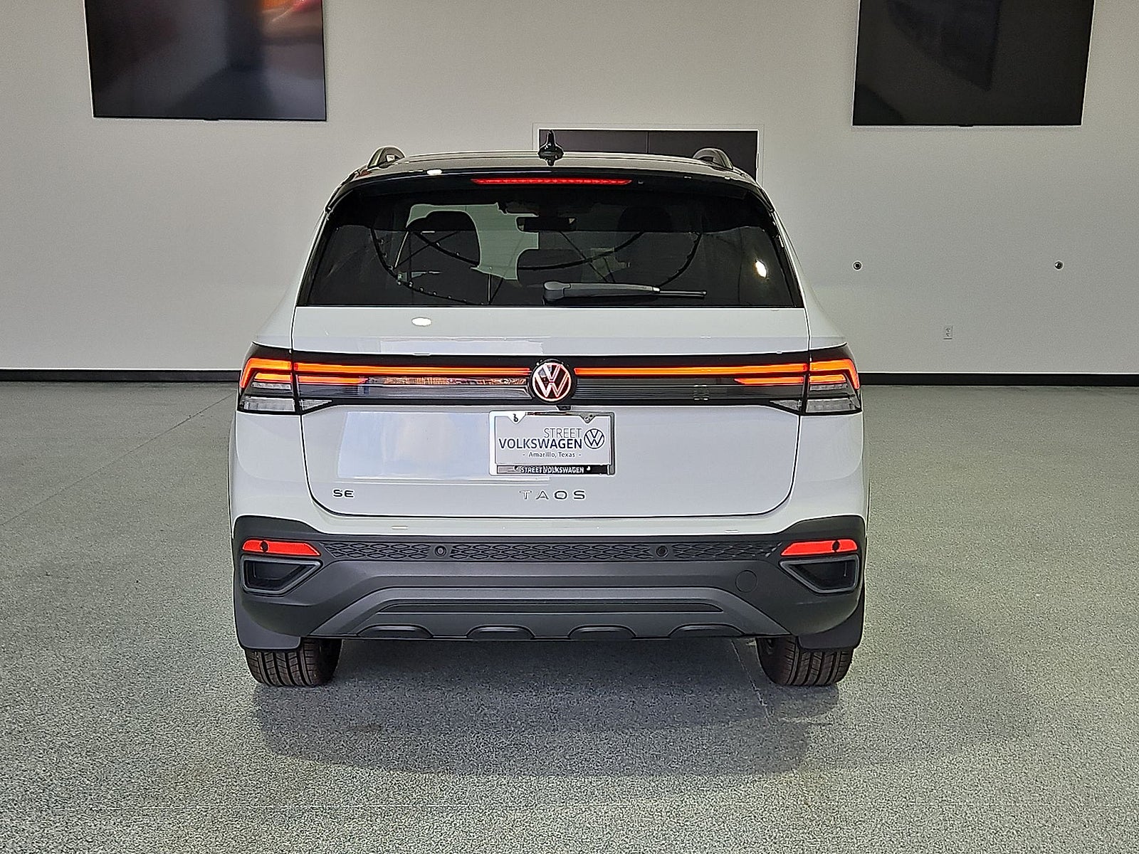 2027 Volkswagen Taos SE Black