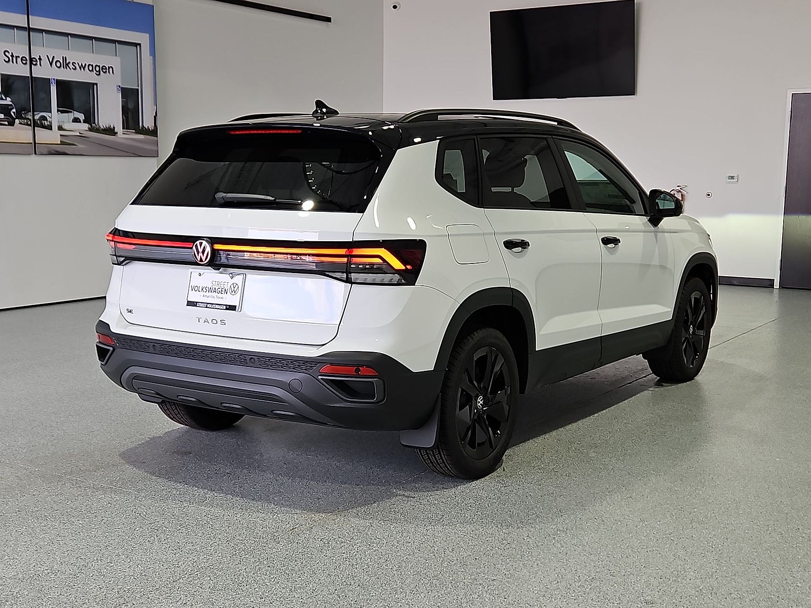 2027 Volkswagen Taos SE Black