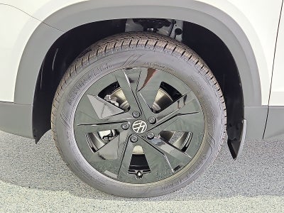 2027 Volkswagen Taos SE Black