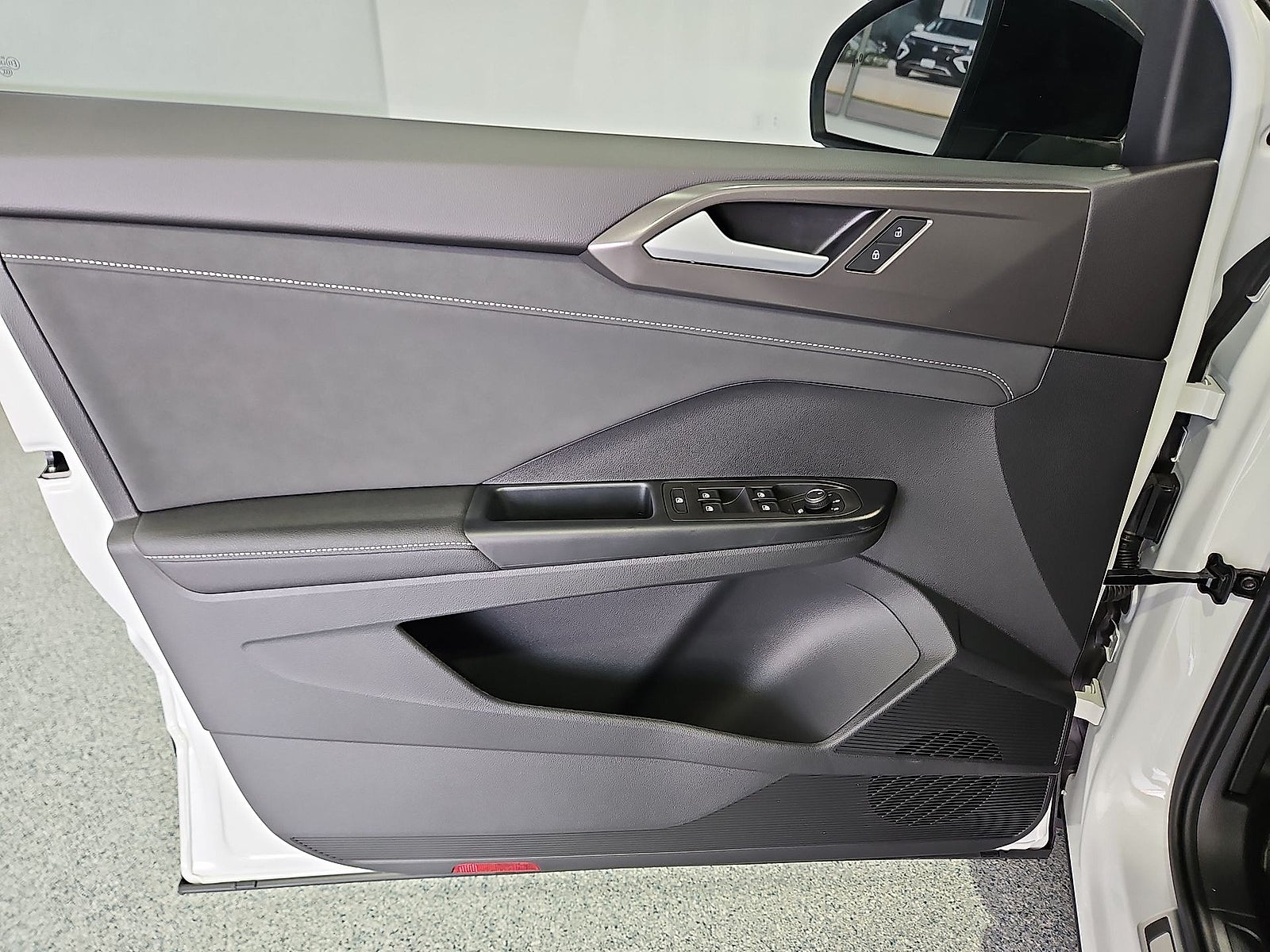 2027 Volkswagen Taos SE Black