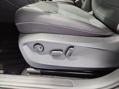 2027 Volkswagen Taos SE Black