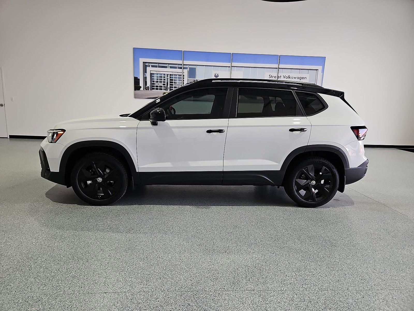 2027 Volkswagen Taos SE Black