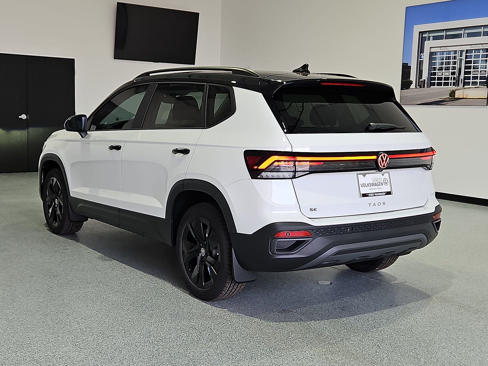 2027 Volkswagen Taos SE Black