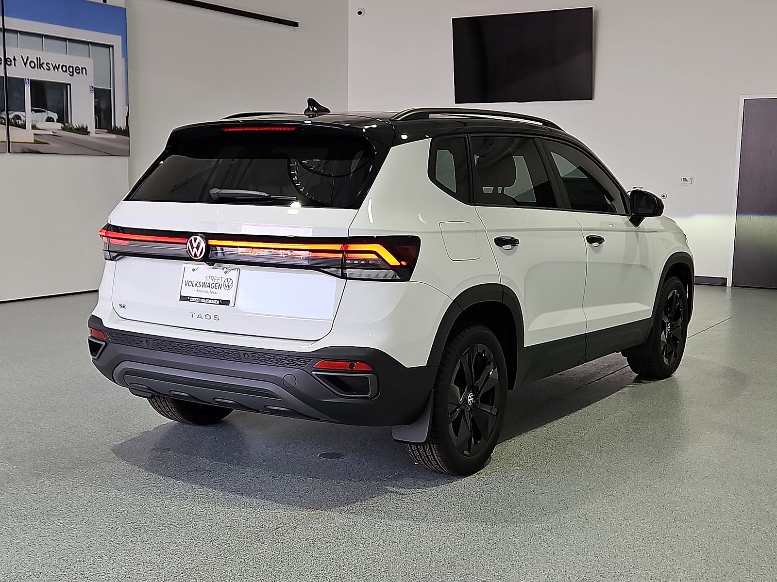 2027 Volkswagen Taos SE Black
