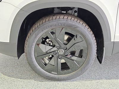 2027 Volkswagen Taos SE Black