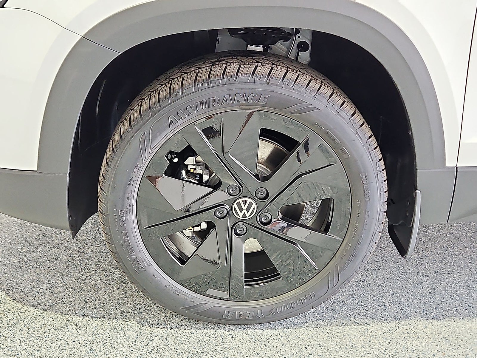2027 Volkswagen Taos SE Black