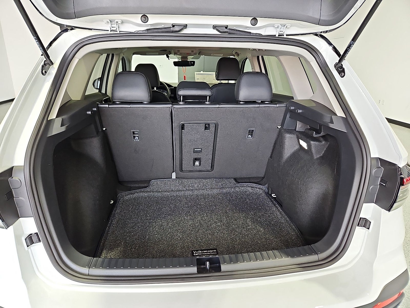 2027 Volkswagen Taos SE Black