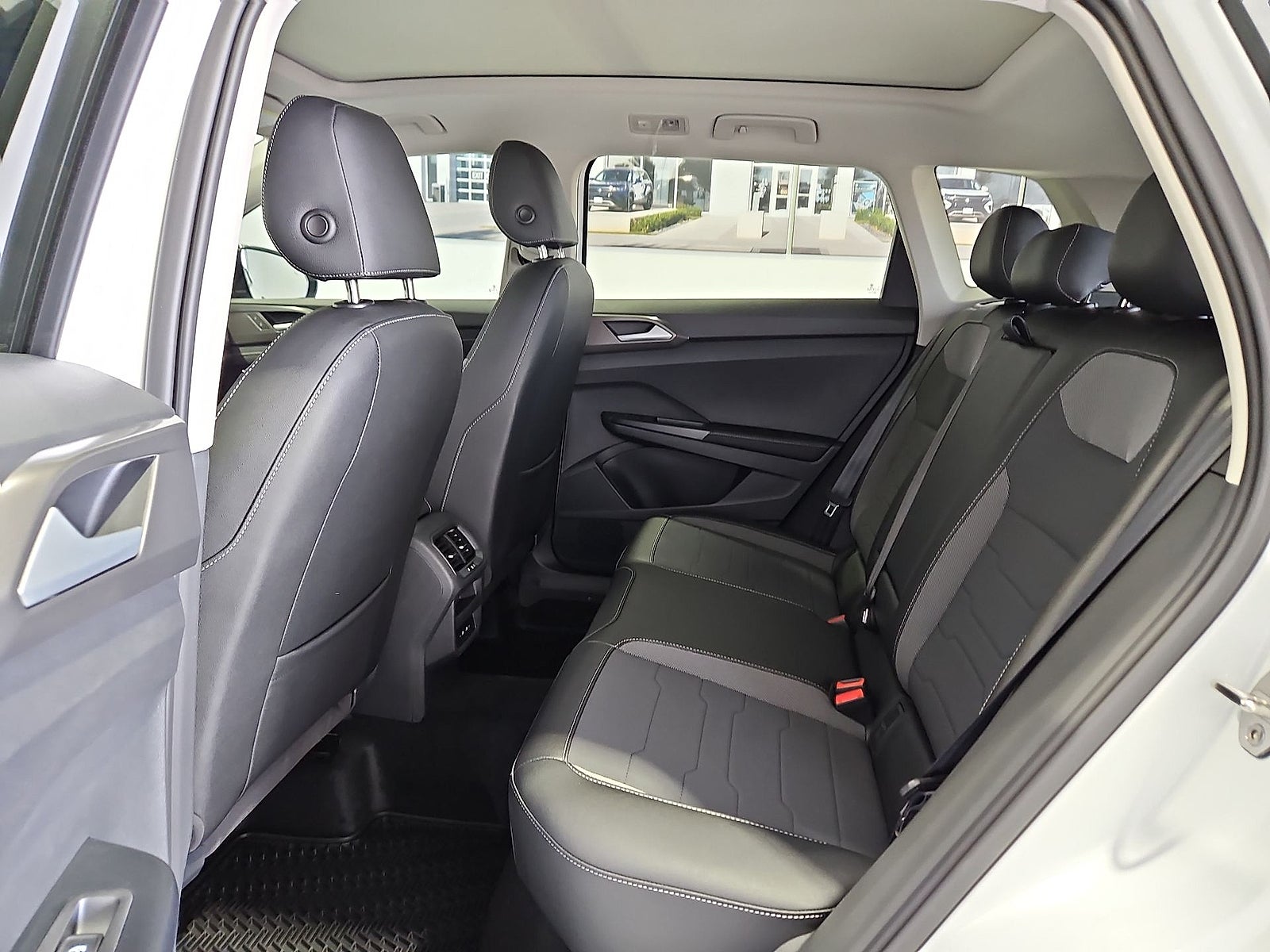 2027 Volkswagen Taos SE Black