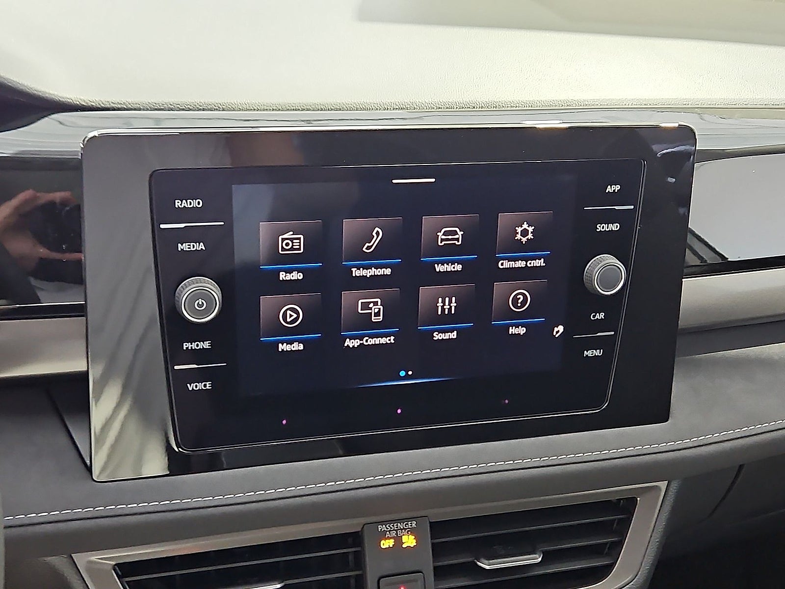 2027 Volkswagen Taos SE Black