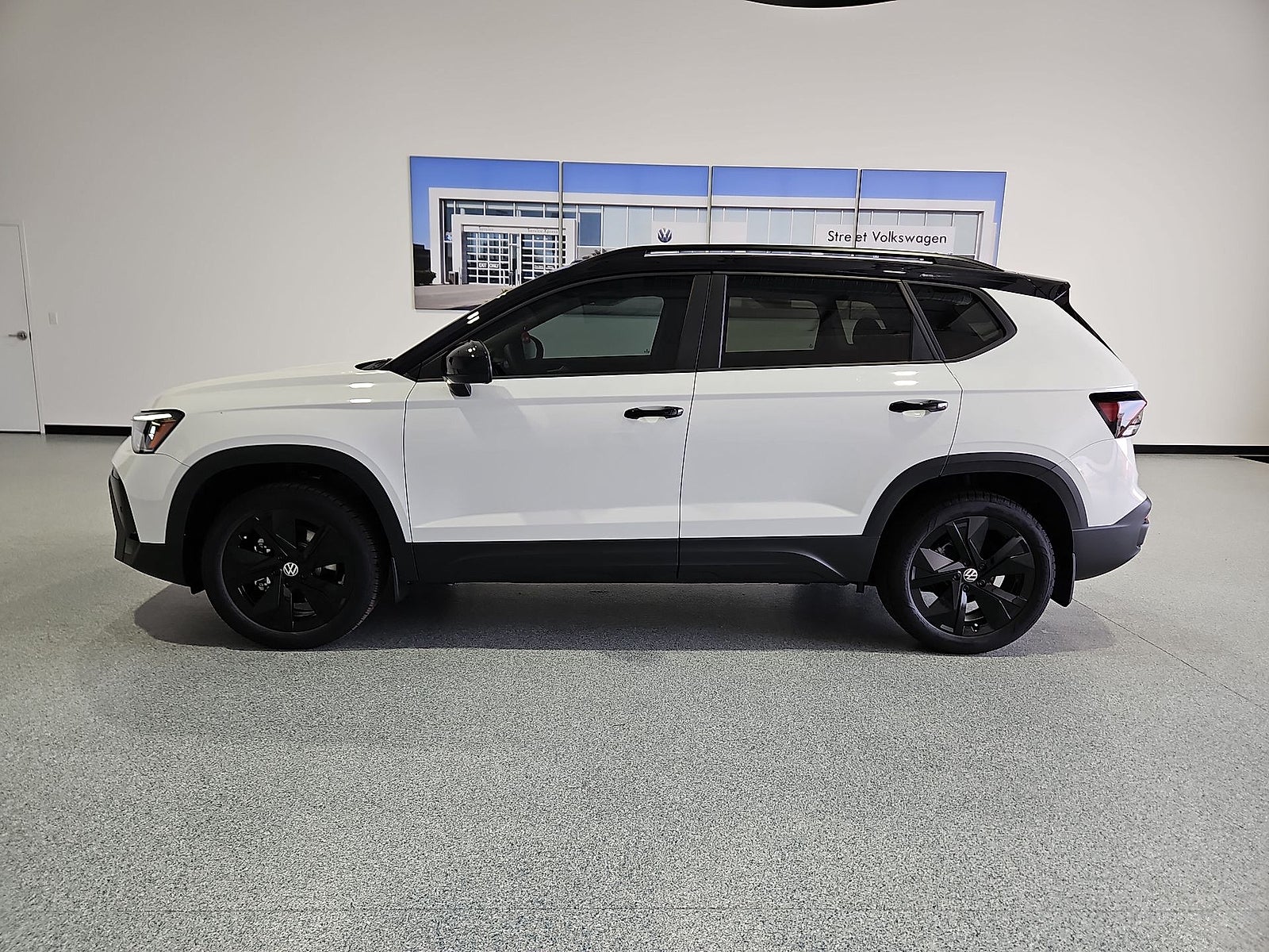 2027 Volkswagen Taos SE Black