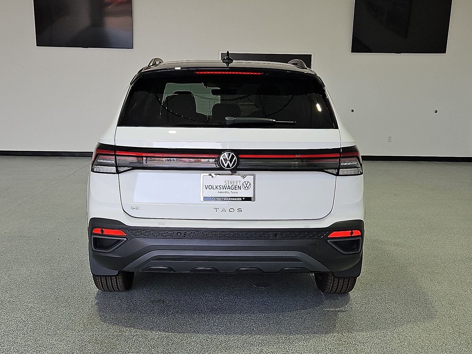 2027 Volkswagen Taos SE Black