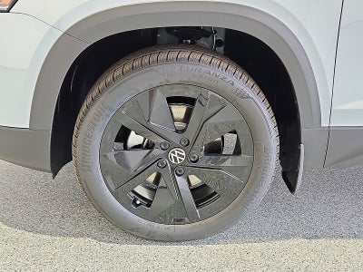 2027 Volkswagen Taos SE Black