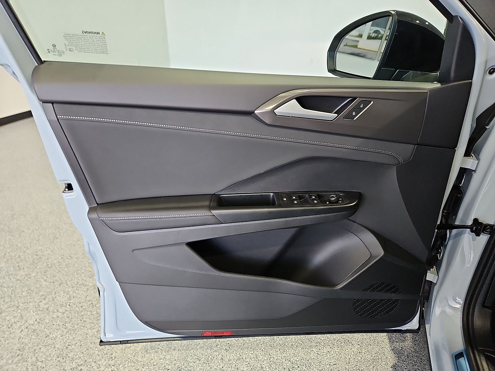 2027 Volkswagen Taos SE Black
