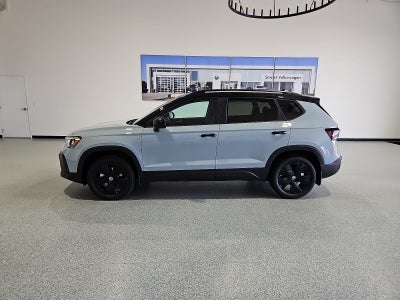 2027 Volkswagen Taos SE Black