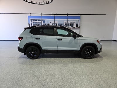 2027 Volkswagen Taos SE Black