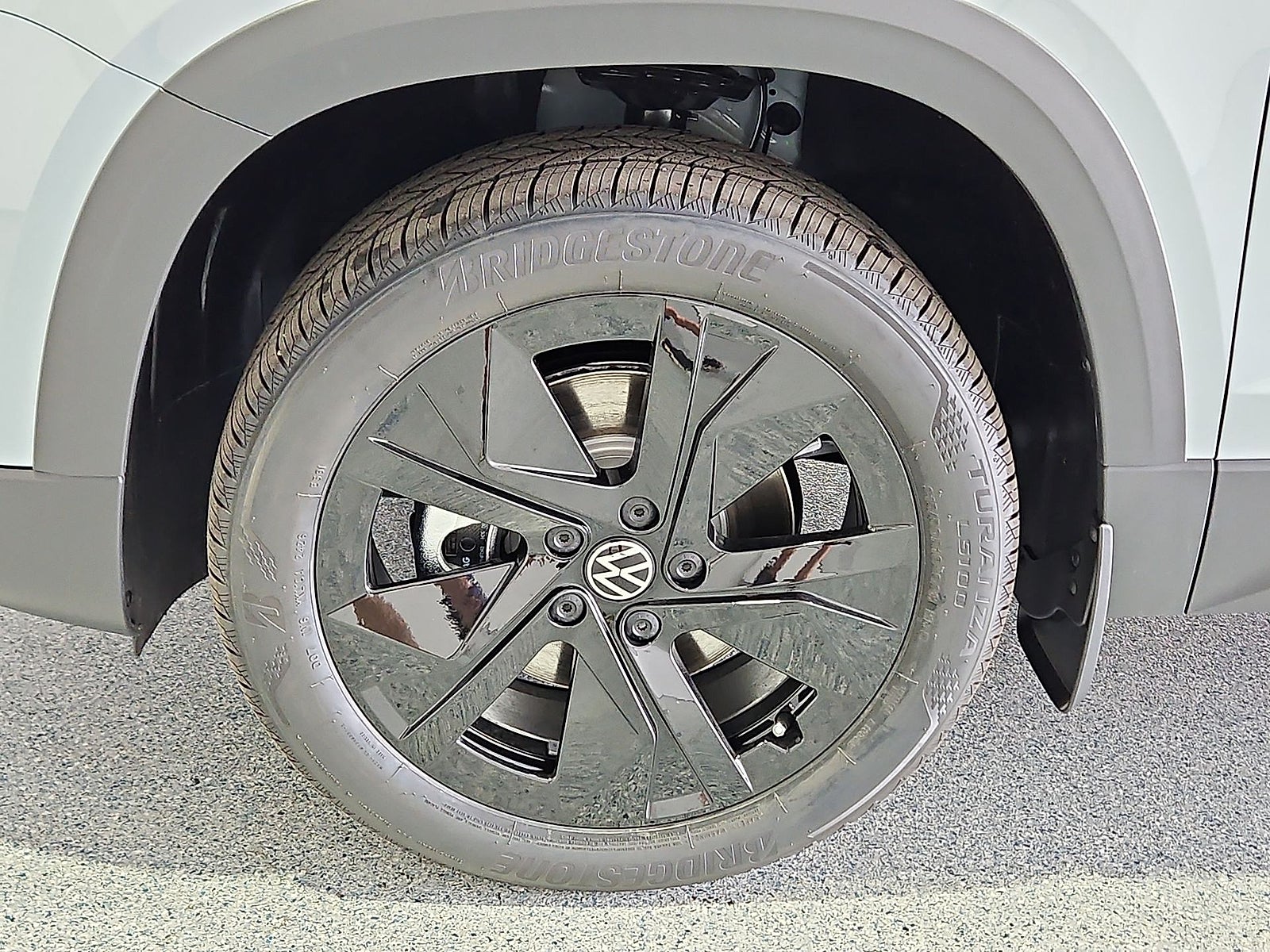 2027 Volkswagen Taos SE Black