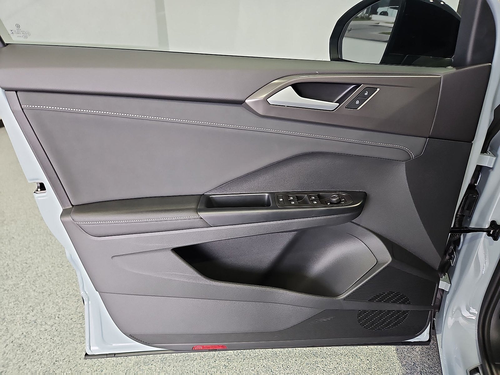 2027 Volkswagen Taos SE Black