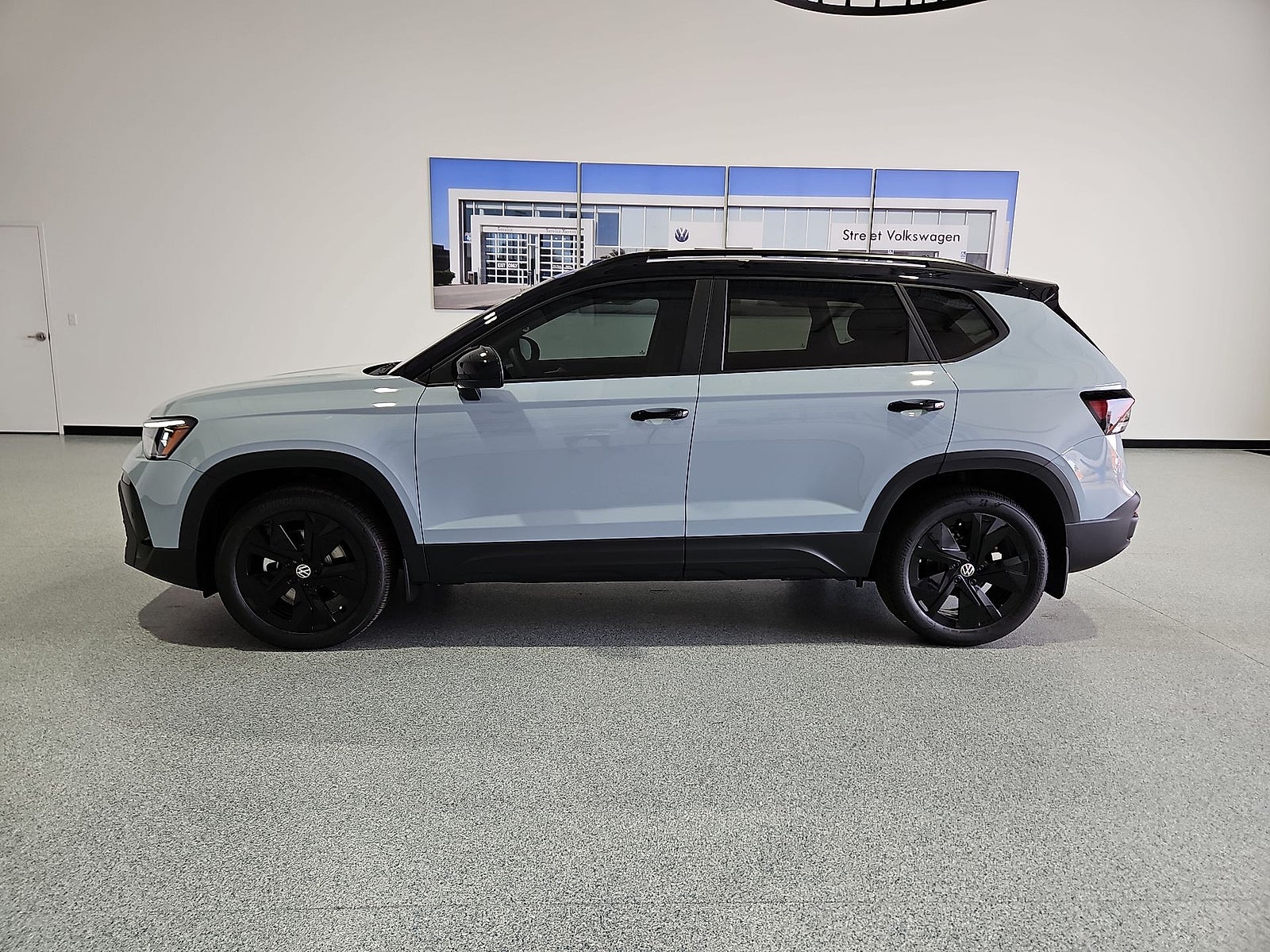 2027 Volkswagen Taos SE Black