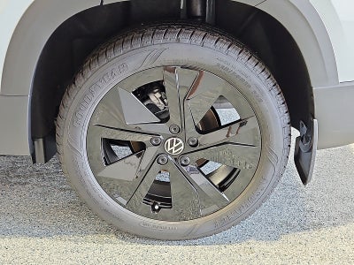 2027 Volkswagen Taos SE Black