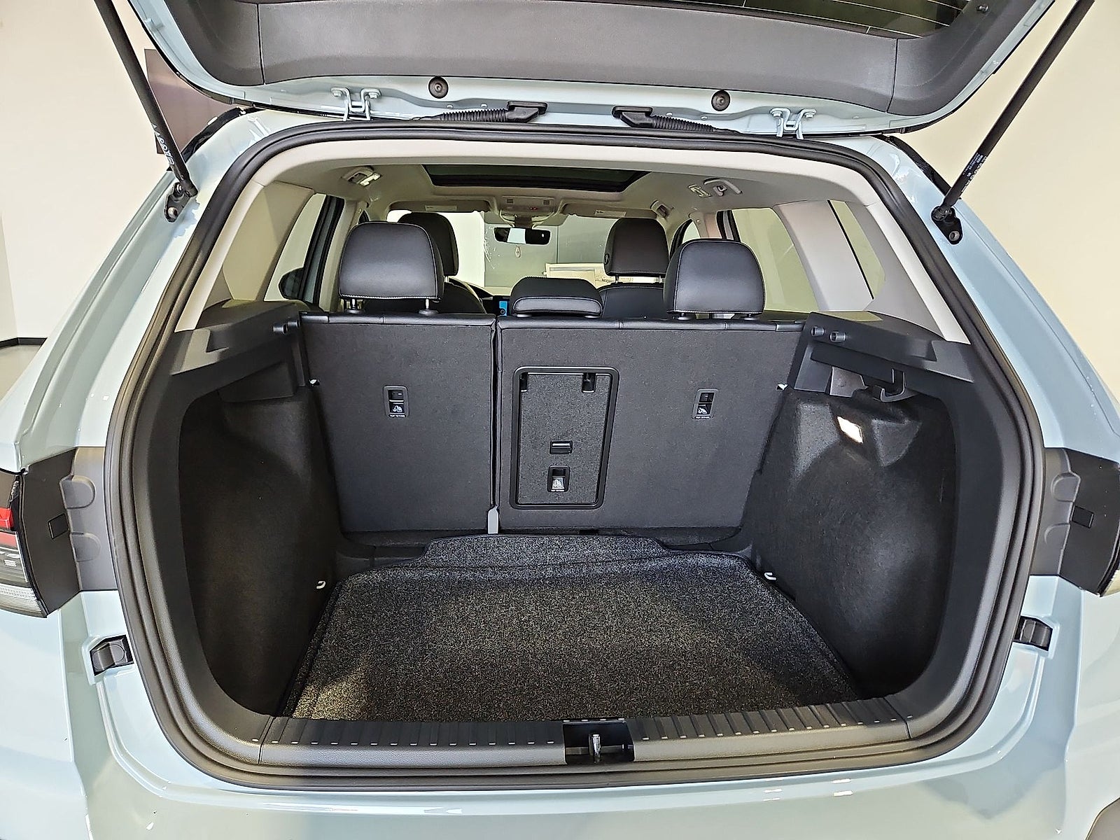 2027 Volkswagen Taos SE Black