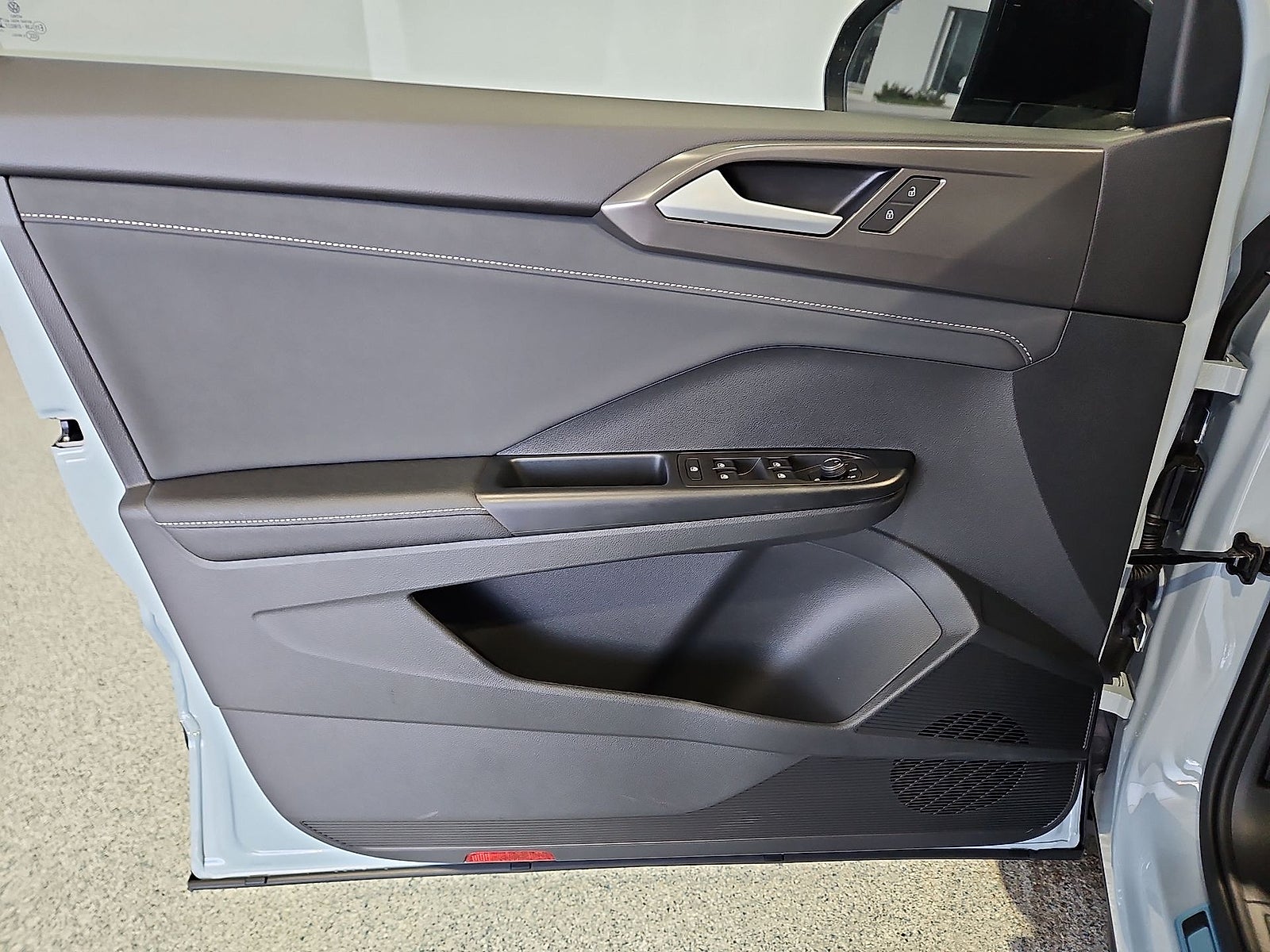 2027 Volkswagen Taos SE Black