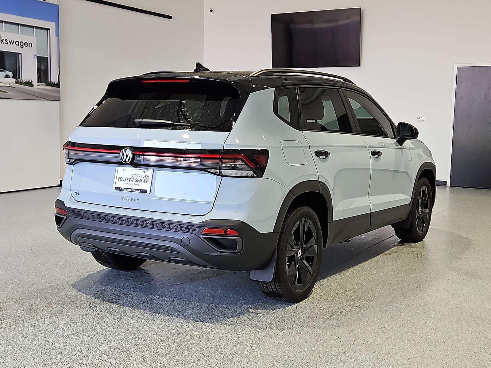 2027 Volkswagen Taos SE Black