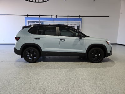 2027 Volkswagen Taos SE Black