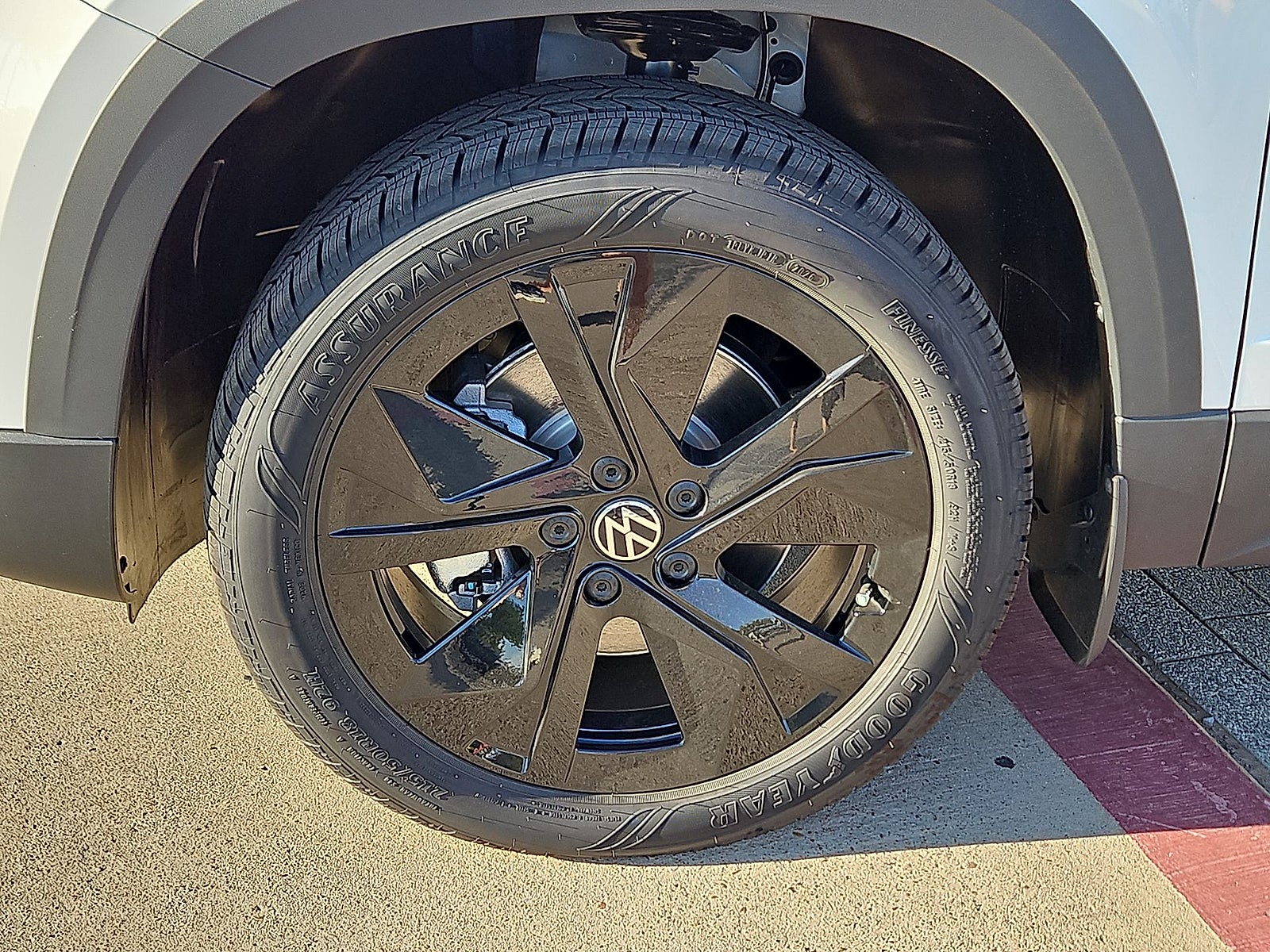 2027 Volkswagen Taos SE Black