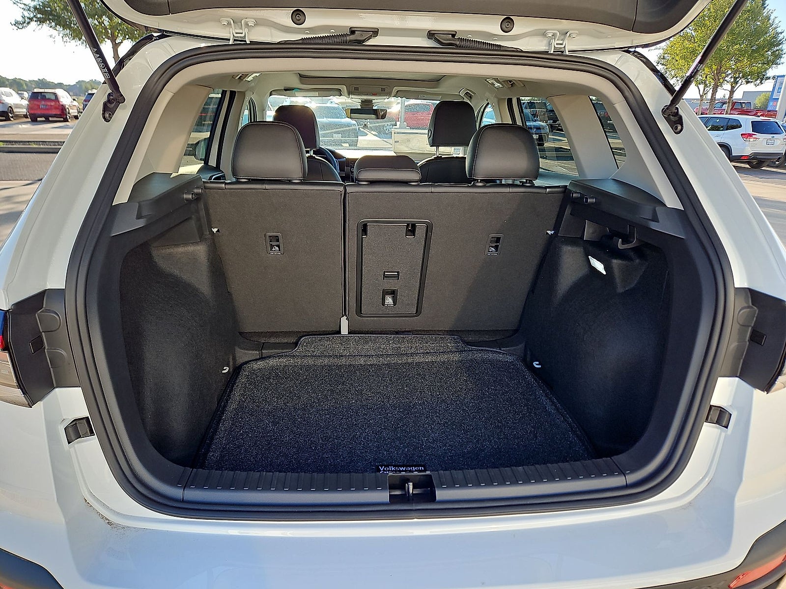 2027 Volkswagen Taos SE Black