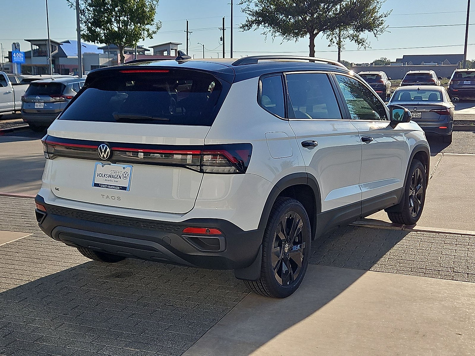 2027 Volkswagen Taos SE Black