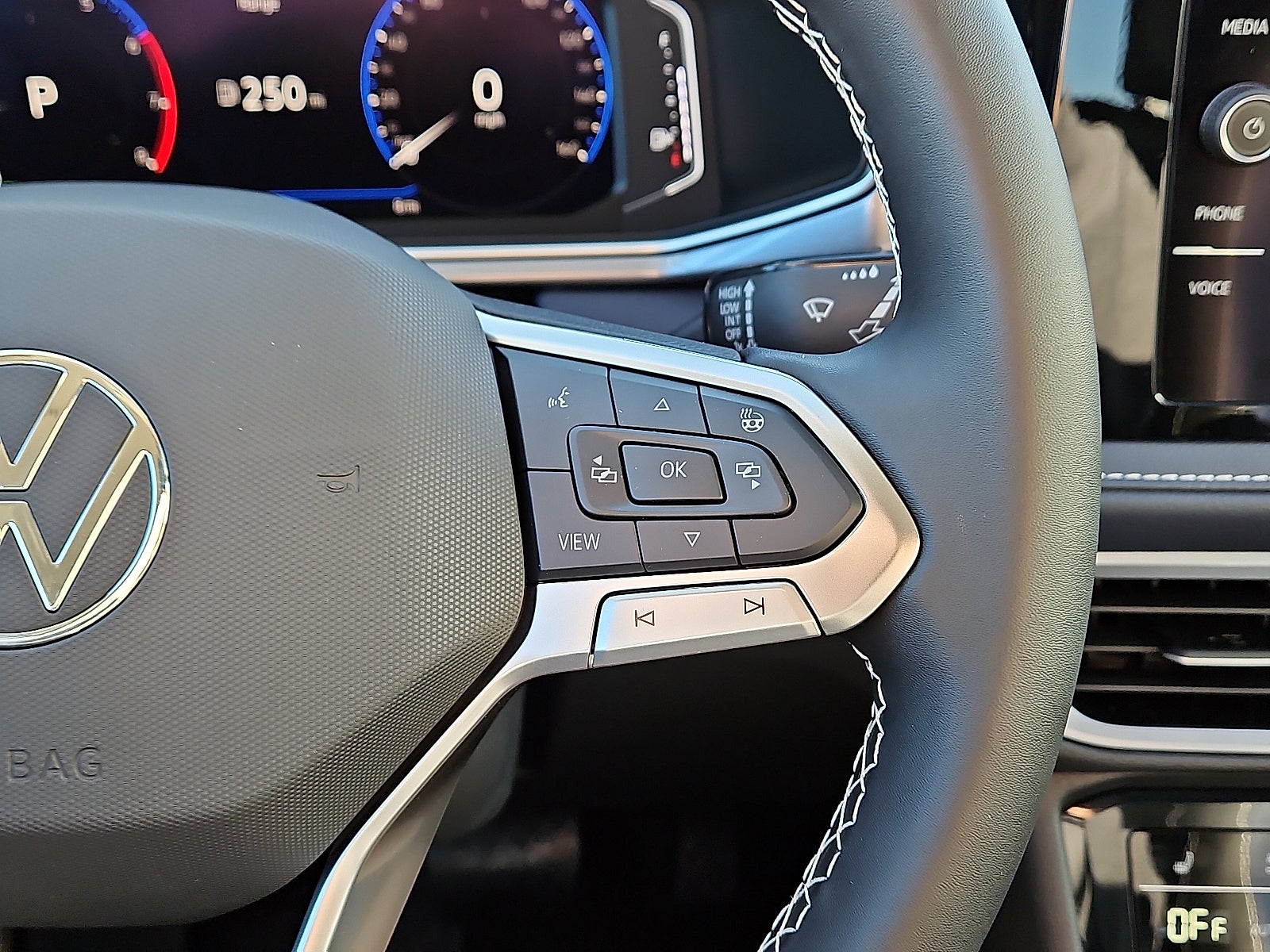 2026 Volkswagen Taos 1.5T SEL