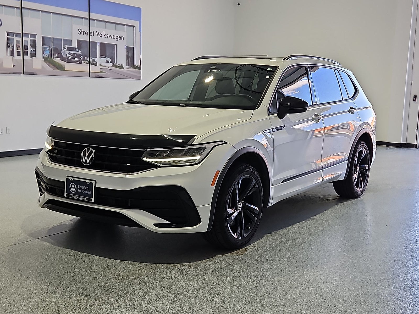 2024 Volkswagen Tiguan 2.0T SE R-Line Black