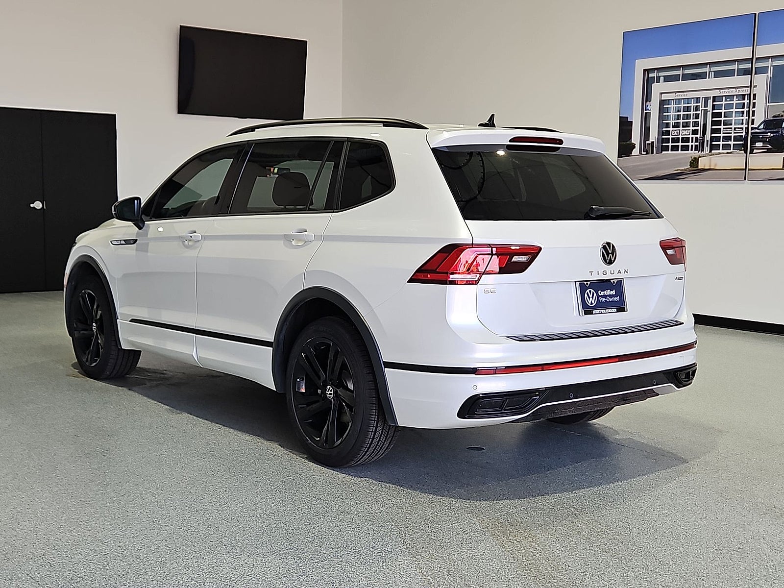 2024 Volkswagen Tiguan 2.0T SE R-Line Black
