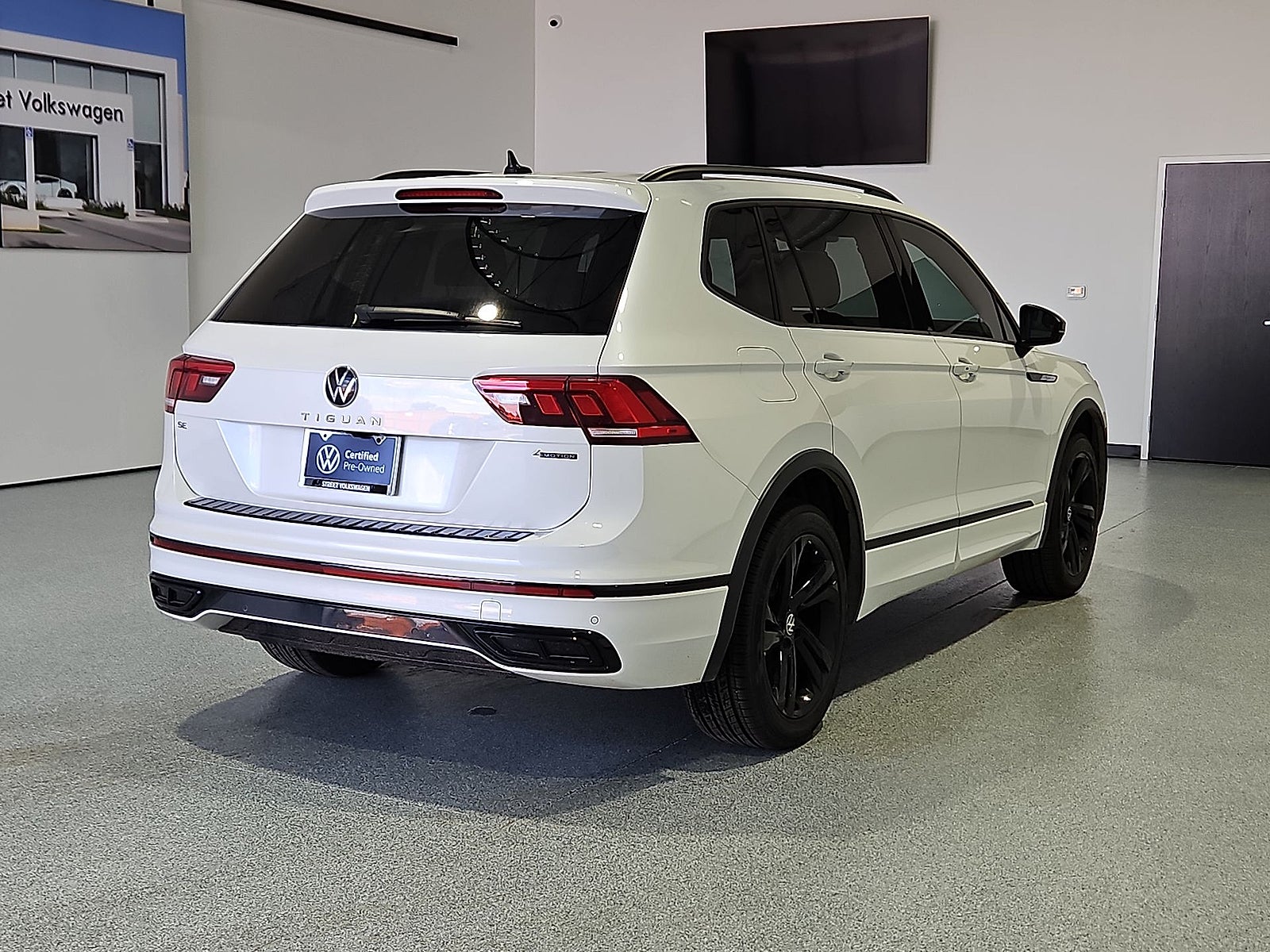2024 Volkswagen Tiguan 2.0T SE R-Line Black