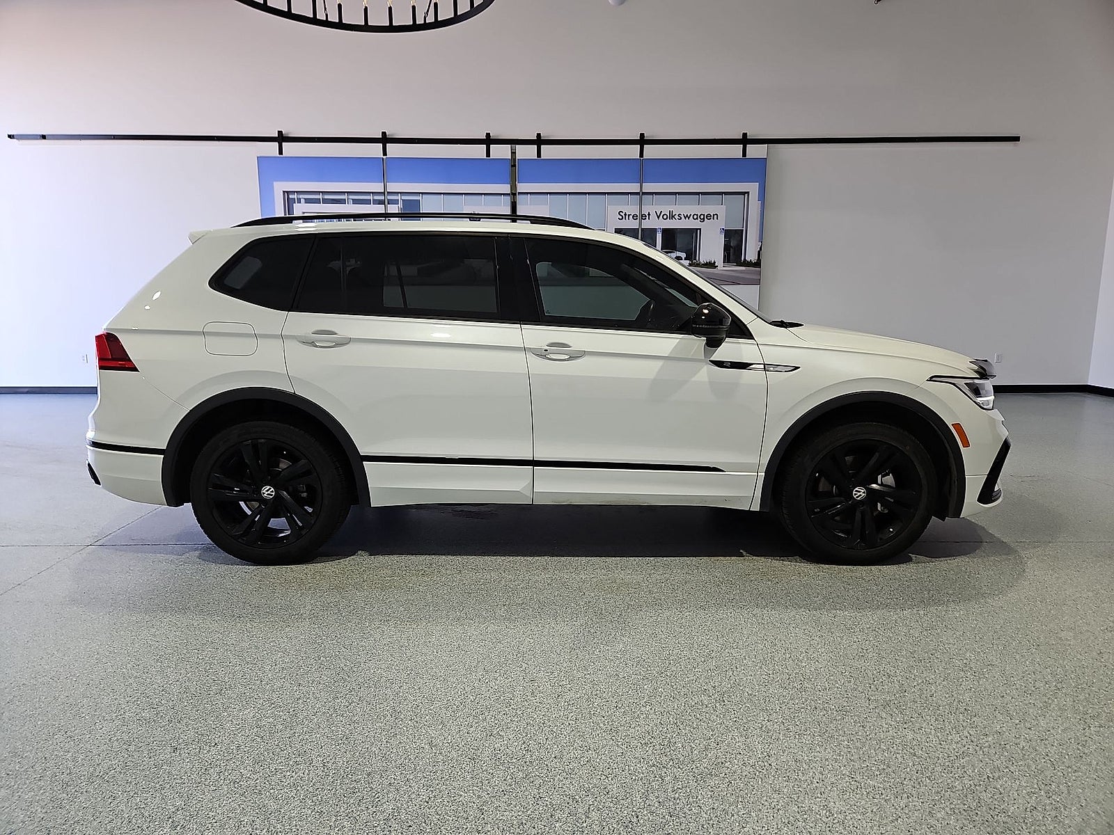 2024 Volkswagen Tiguan 2.0T SE R-Line Black