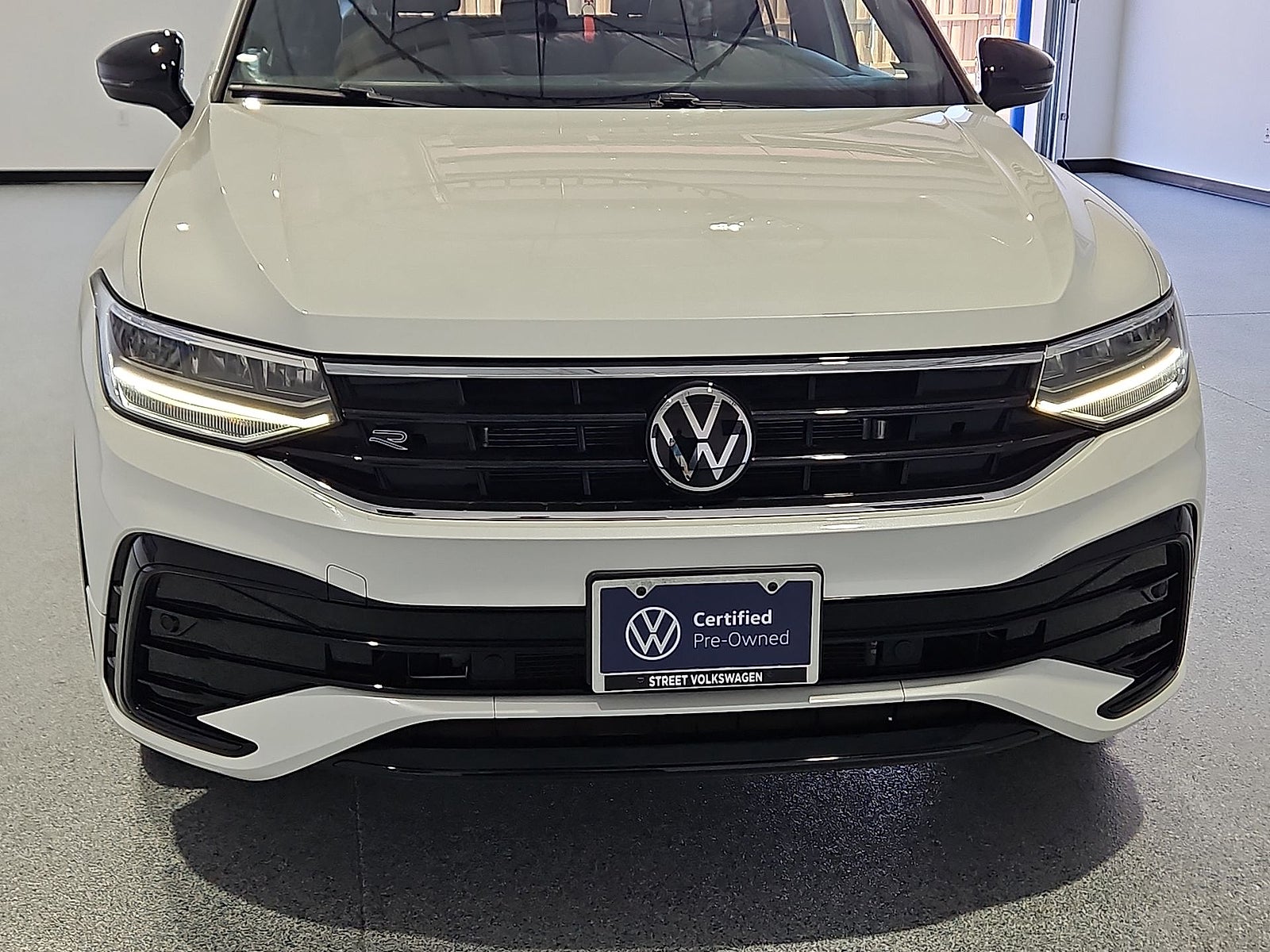 2024 Volkswagen Tiguan 2.0T SE R-Line Black