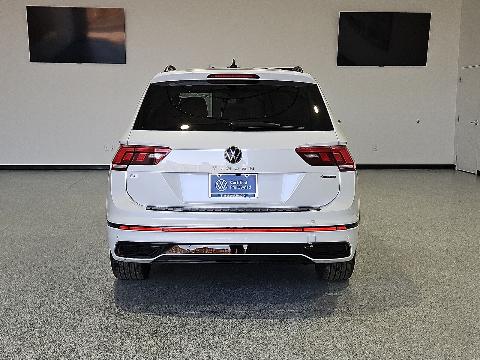 2024 Volkswagen Tiguan 2.0T SE R-Line Black